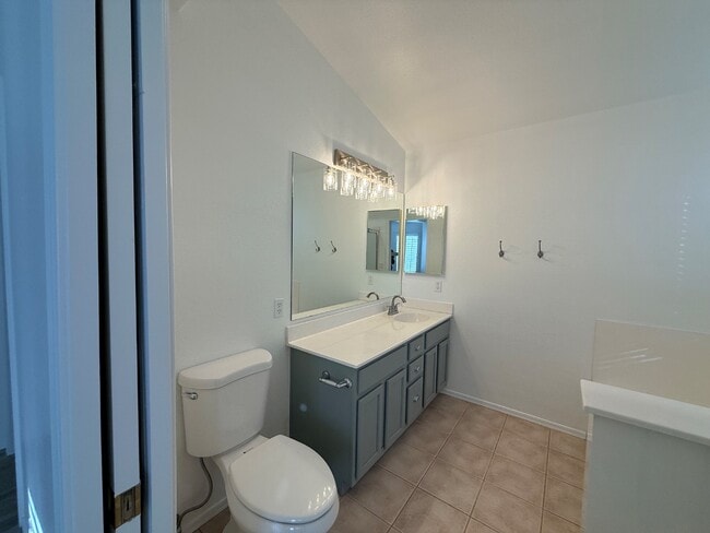 Building Photo - 6061 E Rochelle St