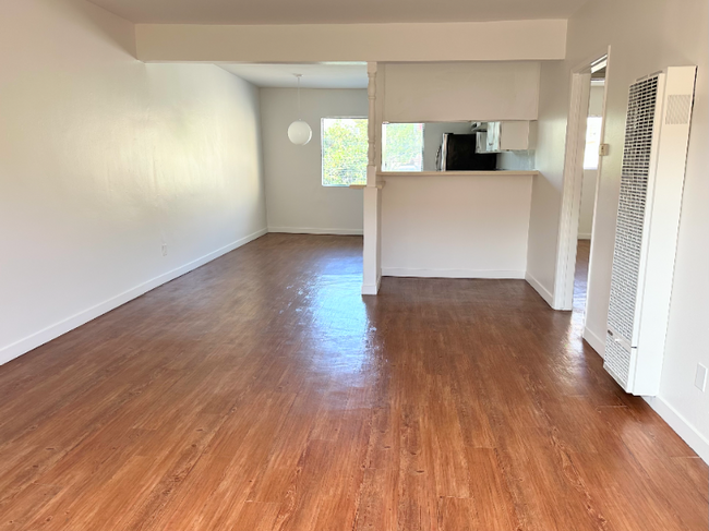 Primary Photo - 963 Edgecliffe Dr