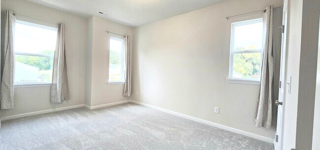 Building Photo - 904 Kinsey Aly