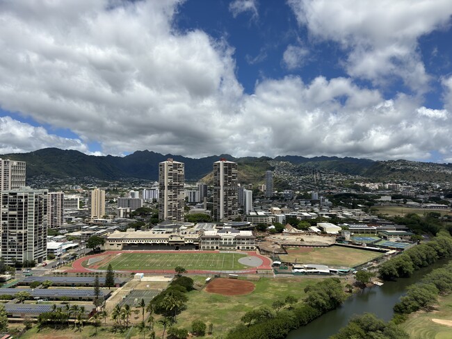 Building Photo - 2211 Ala Wai Blvd