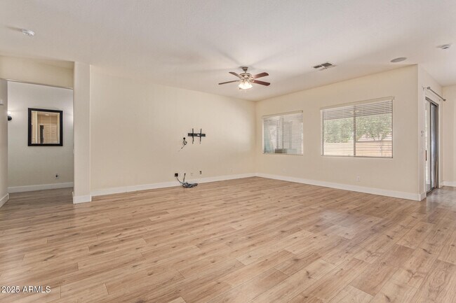 Building Photo - 4978 E Karsten Dr