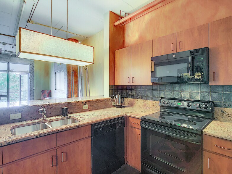 Building Photo - 10 N Summerlin Ave