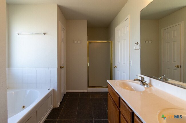 Building Photo - 3803 Lyna Ct