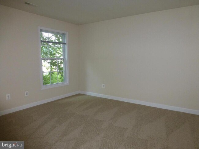 Building Photo - 6930 Westlawn Dr