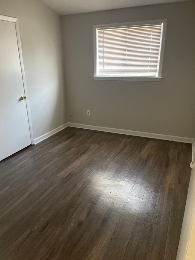 Building Photo - 3BR 1BA Home w/ Fenced Backyard & Patio • Stove-Ready Kitchen • Carport in Memphis