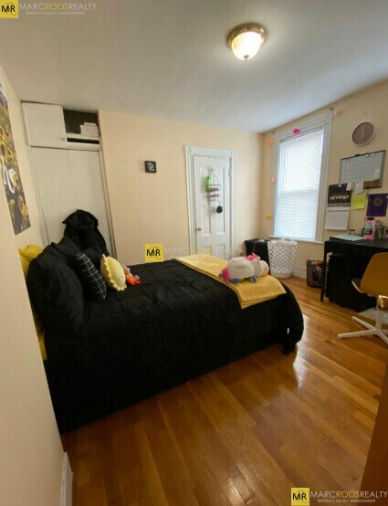 Building Photo - 205 Hillside St