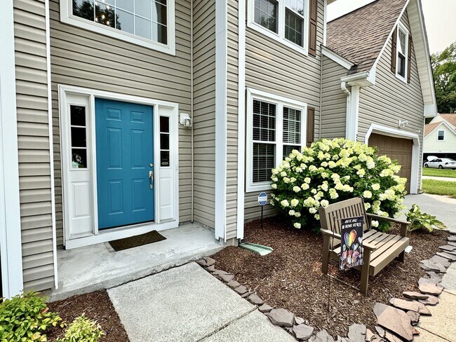 Building Photo - First-Time Rental! Available 08-07-26 - Fenced Yard, Pet Friendly, Attached 2-Car Garage!