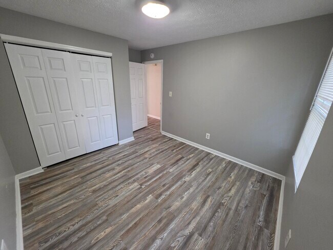 Building Photo - 2592 Woodhill Dr