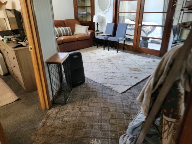 Building Photo - 3 Bed 2 Bath close to UWEC! Available June...
