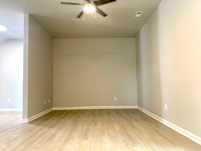 Building Photo - 3-Bedroom Townhome for Rent - Hampton, VA