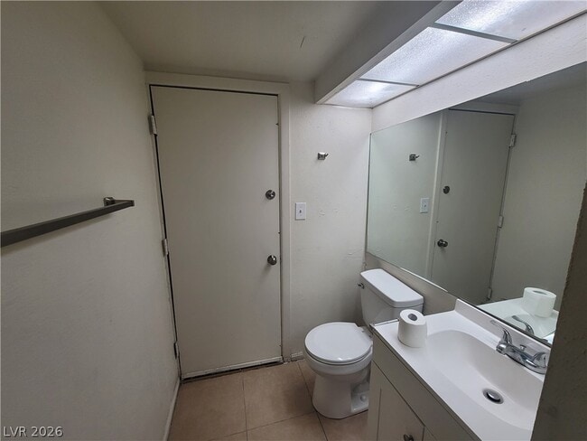 Building Photo - 4760 Woodridge Rd