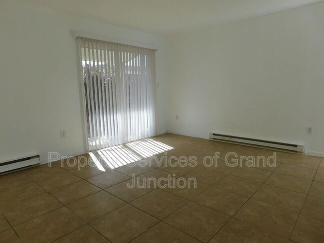 Building Photo - 869 Iowa Ave