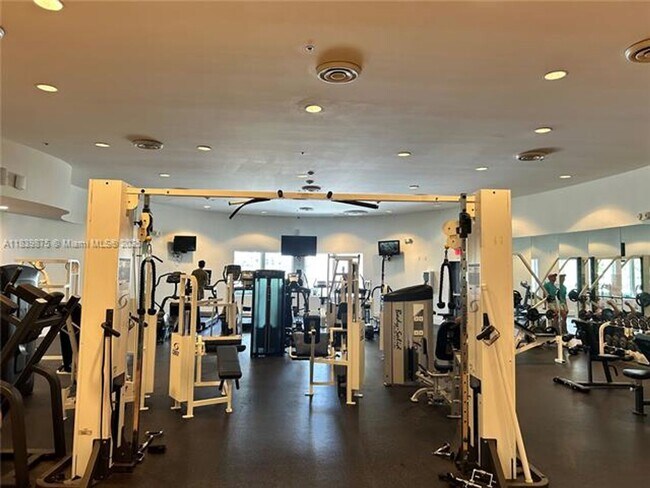 Building Photo - 5600 Collins Ave