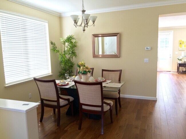 Dining room - 928 Baines St
