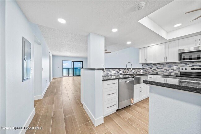 Building Photo - 1465 Jimmy Buffett Mem Hwy