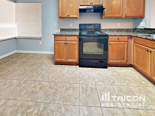 Building Photo - 2304 Roanoke Springs Dr