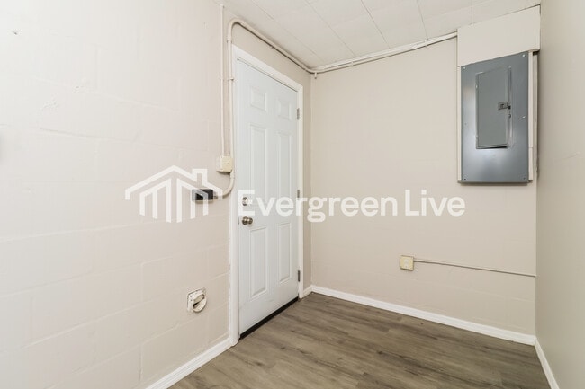 Building Photo - 3430 Peterborough St