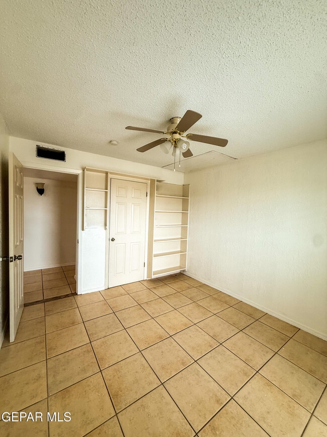 Building Photo - 5822 Beaumont Pl