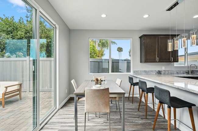 Building Photo - Coastal 3-Bedroom 2-Bathroom House with Hu...