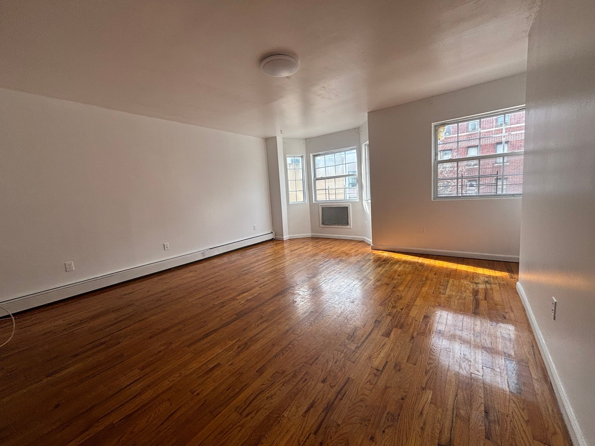 Building Photo - 245 E 28th St