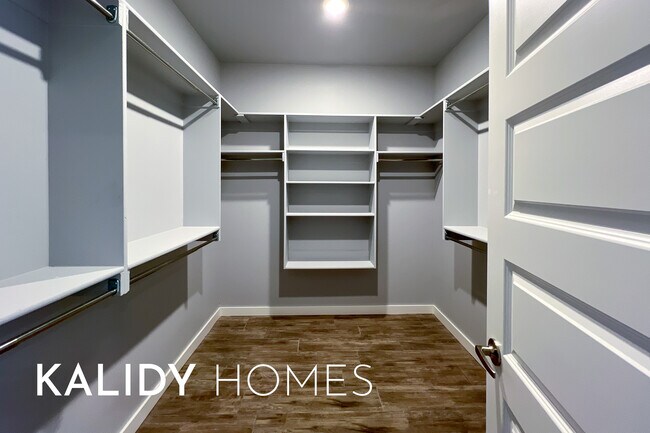 Building Photo - 12624 E Hefner Rd