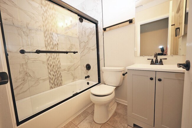 Building Photo - 40 N Victoria Ln