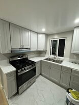 Building Photo - 706 W 1st Ave