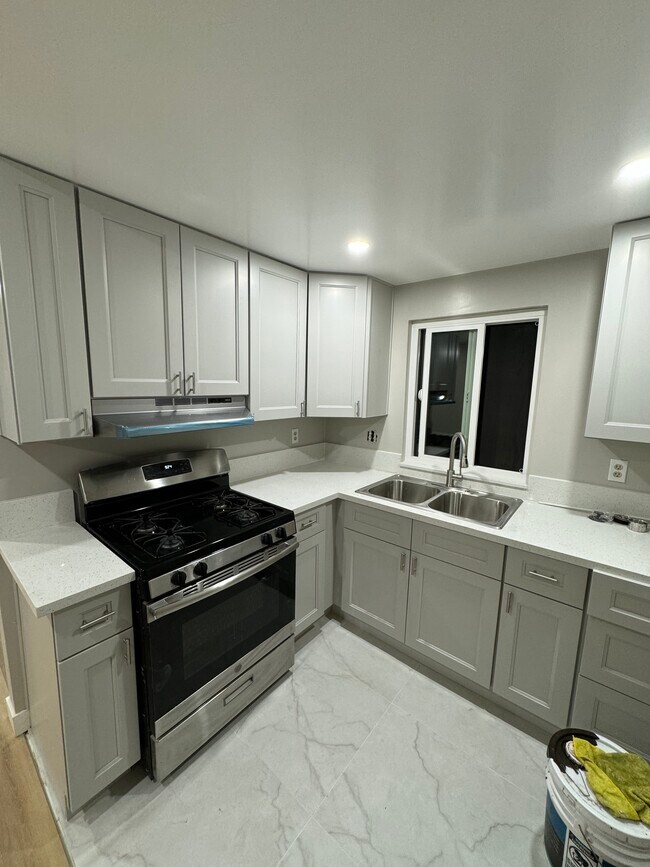 Primary Photo - 706 W 1st Ave