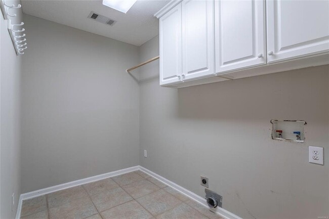 Building Photo - 9024 Hanston Ct