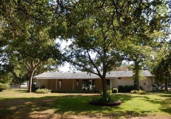 Building Photo - Available July 6: Spacious Home With Large...