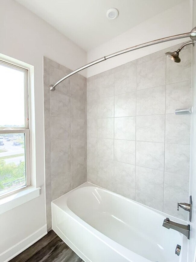 Building Photo - Immaculate & Stunning 3 Bedroom 2.5 Bathroom Brick, End-Unit Condo Style Townhome In Luxurious An...