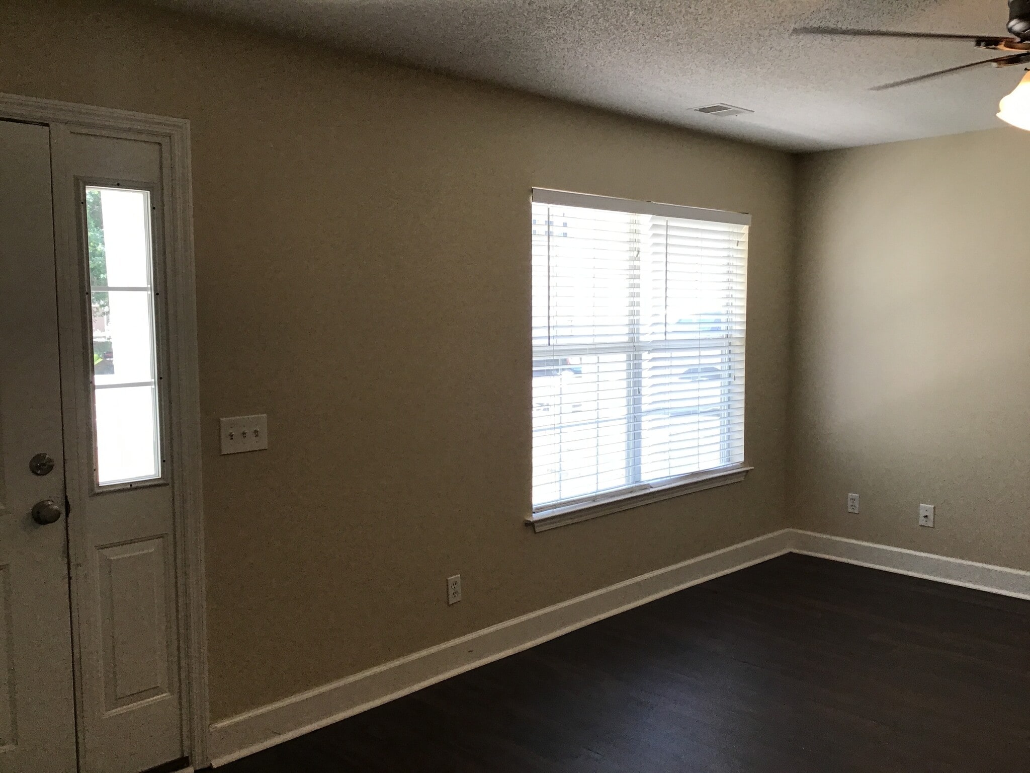 Building Photo - 634 Coopers Ln N