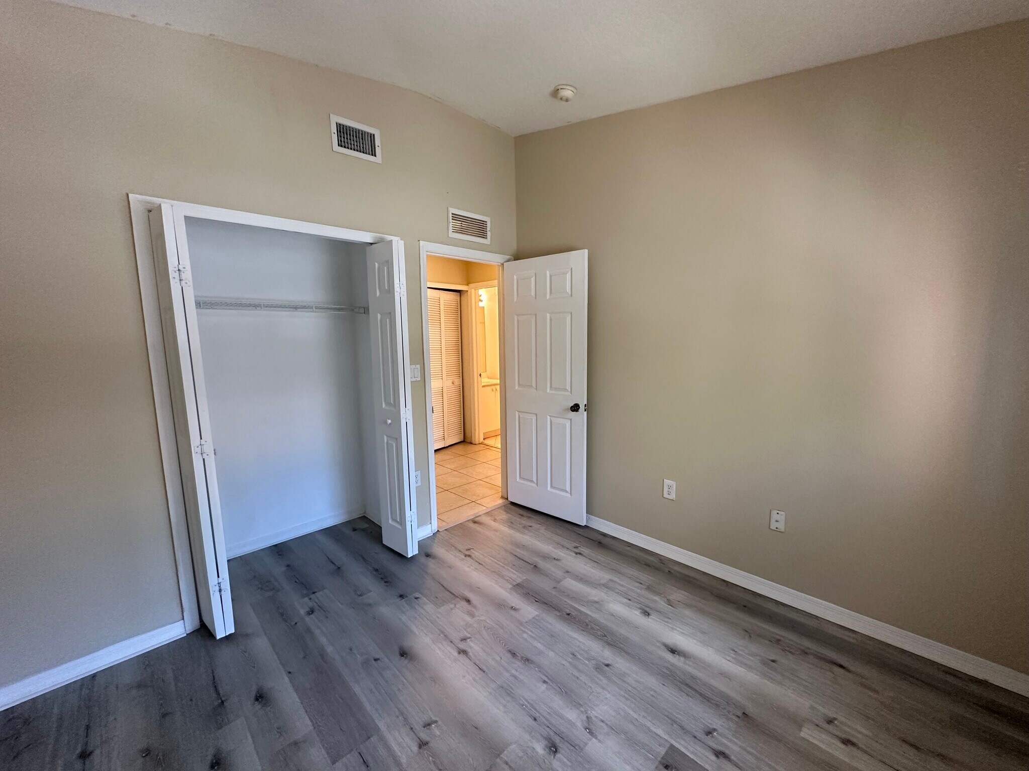 Building Photo - 1261 SE 31st Ct