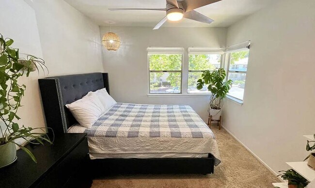 Building Photo - 5829 Bowcroft St