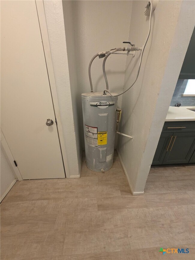 Building Photo - 2010 S 15th St