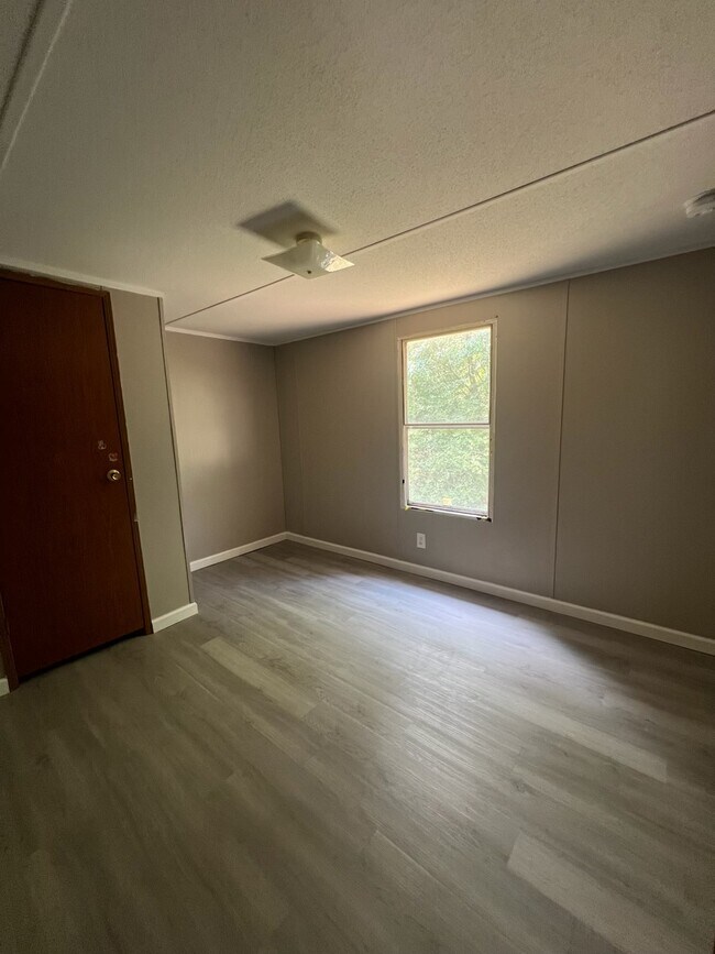 Building Photo - 183 Jolly Roger Dr