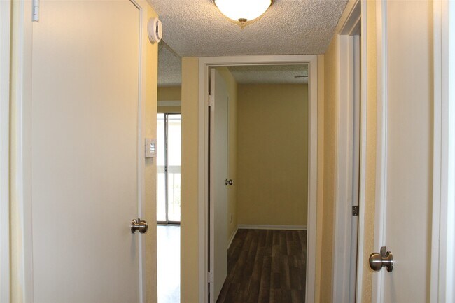 Building Photo - 3919 Fairmont Pkwy