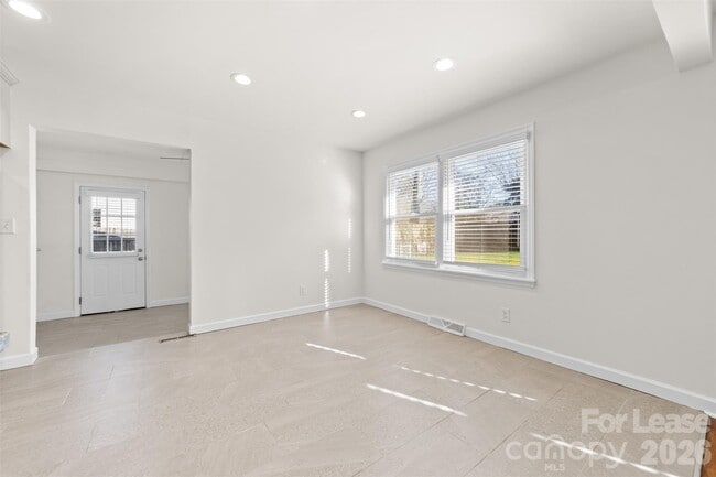 Building Photo - 4005 Abbeydale Dr