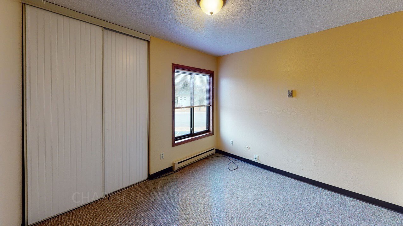 Building Photo - 2421 E Irwin St