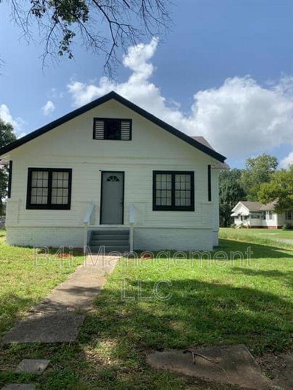 Building Photo - 4018 3rd Ave