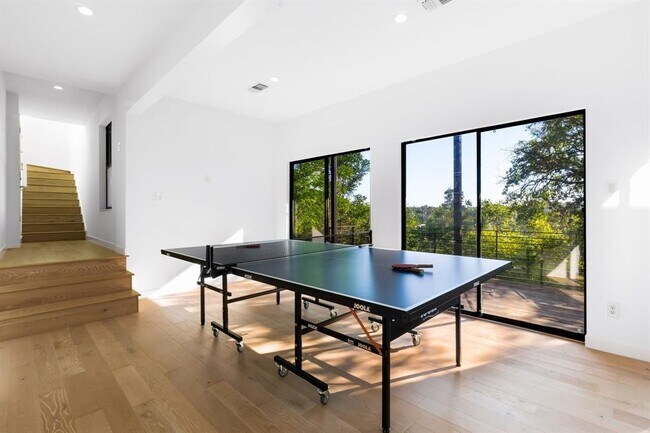 Building Photo - 911 Redbud Trail