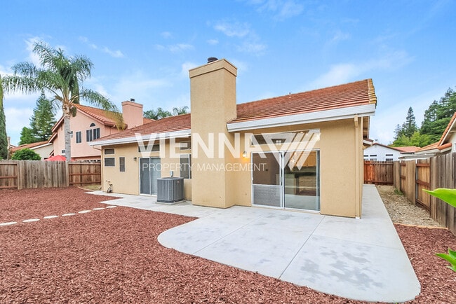 Building Photo - 1418 Lorimer Way