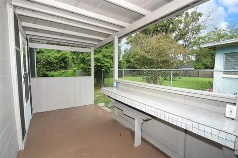 Building Photo - 524 Vern Dr