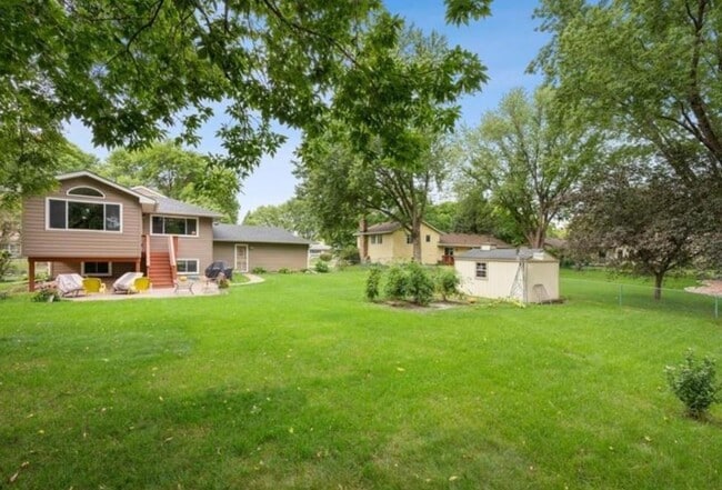 Building Photo - 10414 Valley Forge Ln N