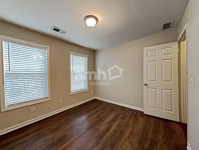 Building Photo - 2687 McGuire Dr NW