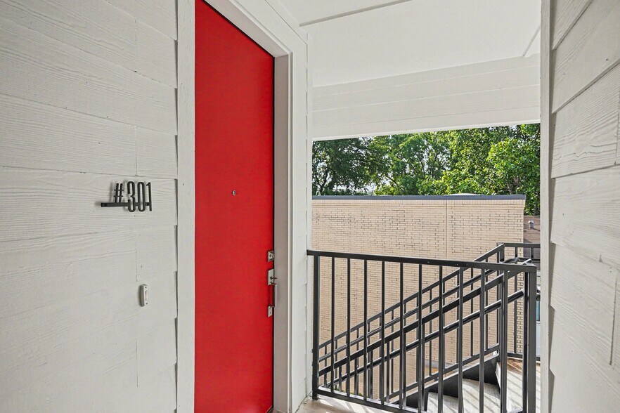 Building Photo - 2217 N Fitzhugh Ave