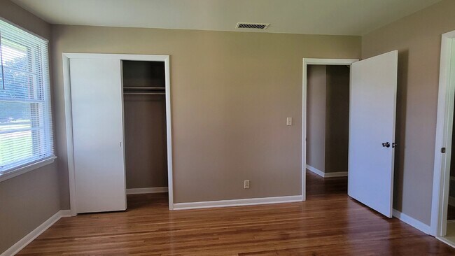 Building Photo - 6408 Robinhood Ln NW