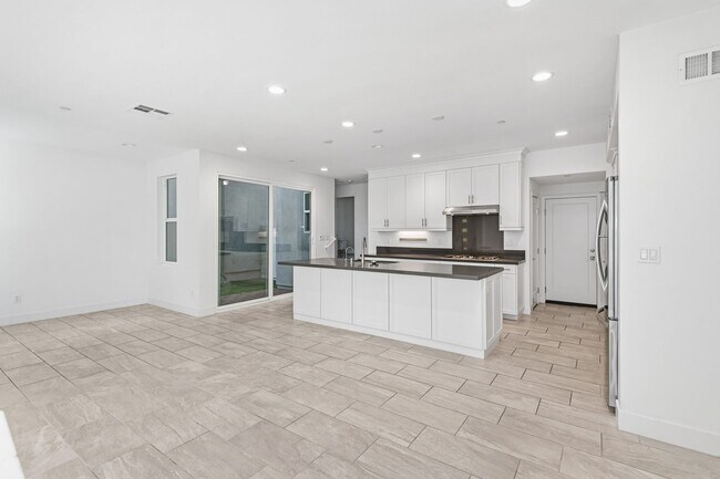 Building Photo - Irvine's Great Park 3 Bedroom + Loft for L...