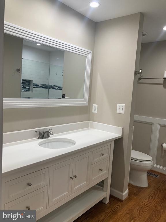 Building Photo - 3002 Lakeview Pkwy