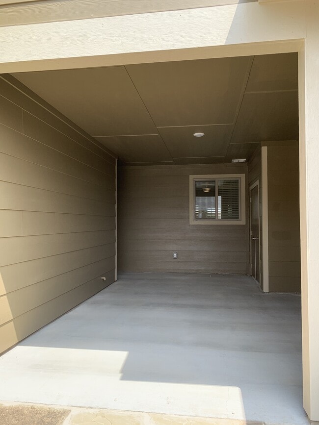 Building Photo - 7607 Stonehollow